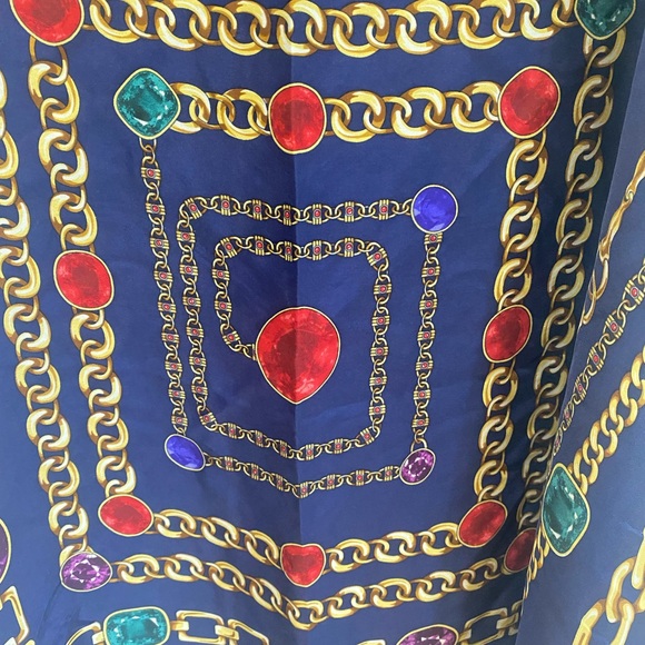‼️SOLD‼️Silk Talbots Chain & Gemstone Scarf - Picture 2 of 3